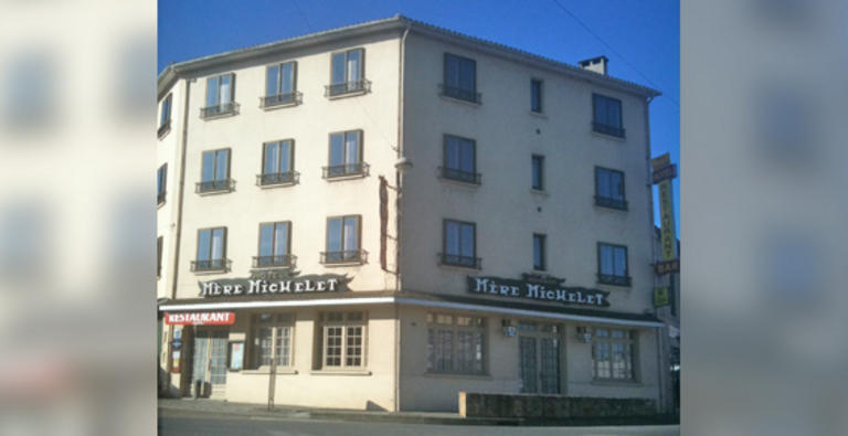 Hotel De La Mere Michelet Confolens Eksteriør billede