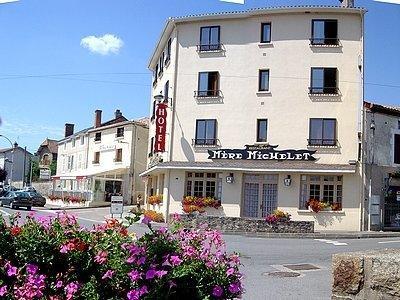 Hotel De La Mere Michelet Confolens Eksteriør billede